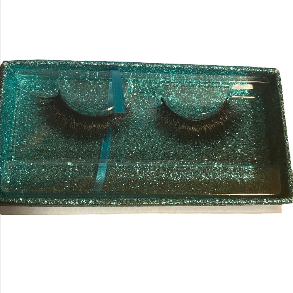 Eye lashes